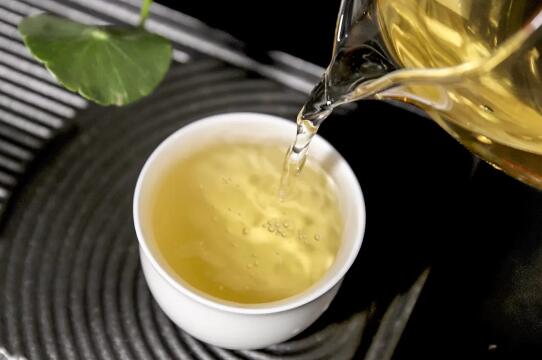 怕烫又怕热，酷暑难耐，他们竟还能日日喝茶！