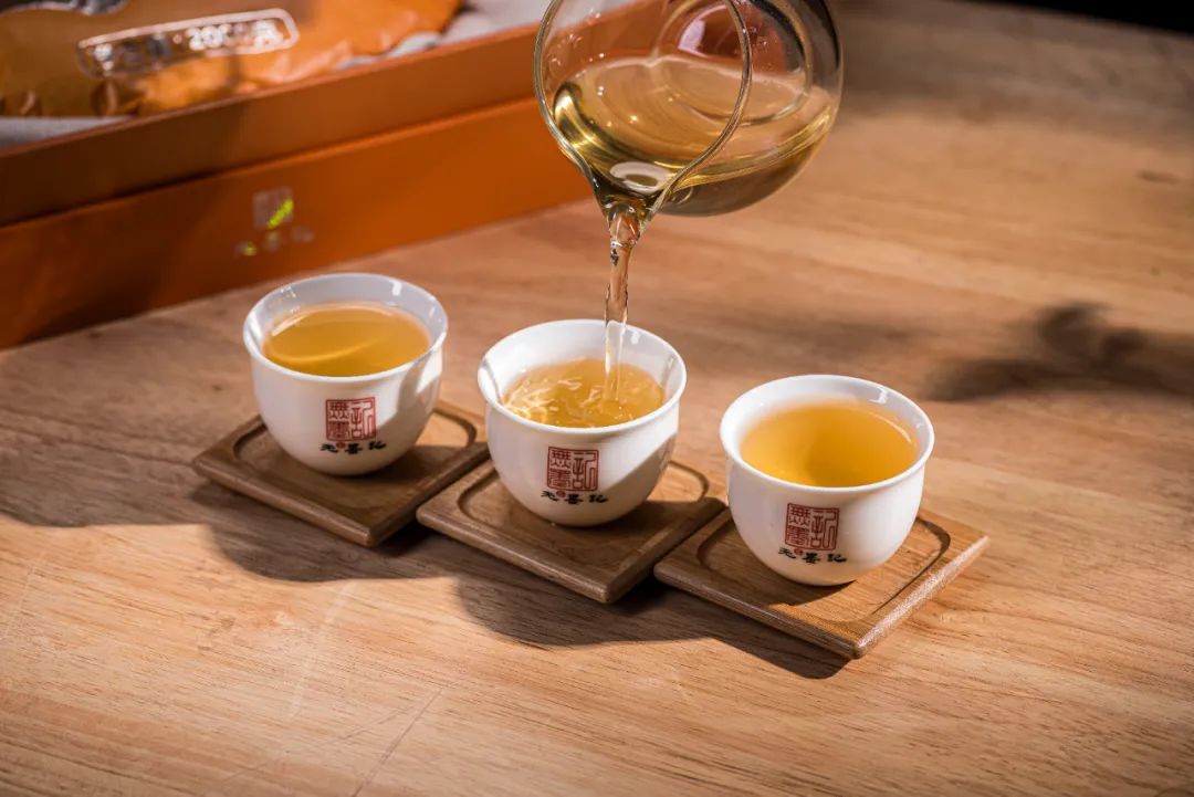 1699672356116439.jpg 5飞龙在天生肖饼官网.jpg